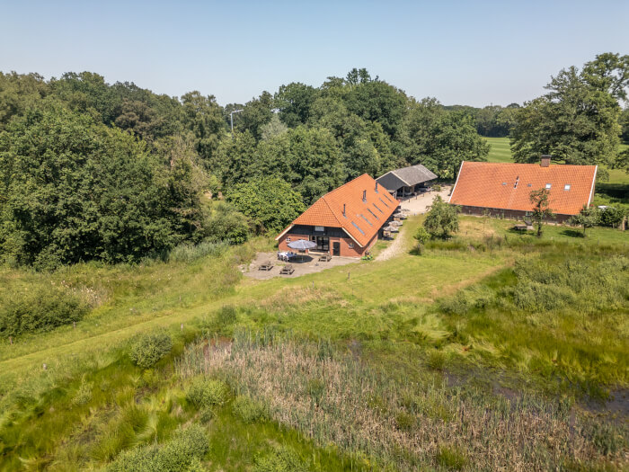 Vakantiewoning in Ambt Delden (Overijssel) voor 26 personen met 12 slaapkamers.