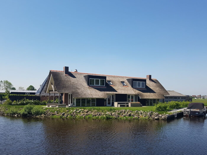 Vakantiewoning in Terkaple (Friesland) voor 16 personen met 8 slaapkamers.