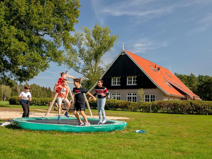 Vakantiewoning in Losser (Overijssel) voor 45 personen met 16 slaapkamers.