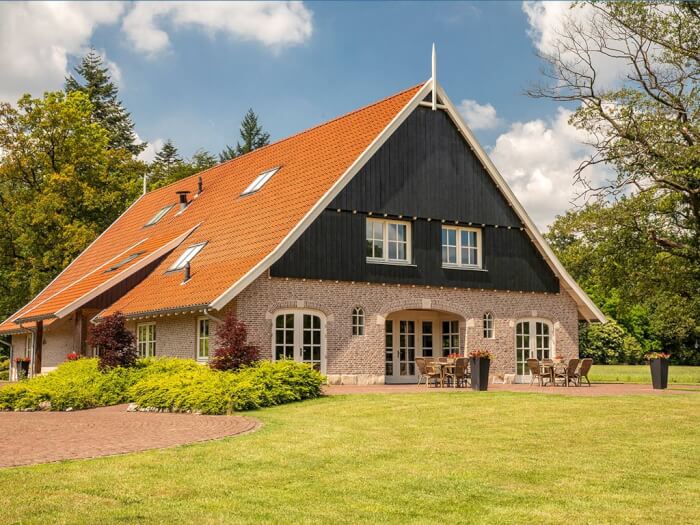Vakantiewoning in Losser (Overijssel) voor 45 personen met 16 slaapkamers.