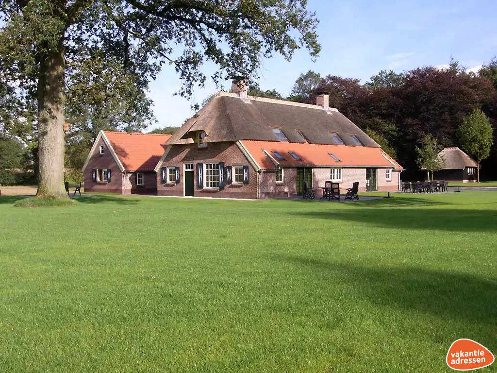 Vakantiewoning in Ommen (Overijssel) voor 19 personen met 8 slaapkamers.