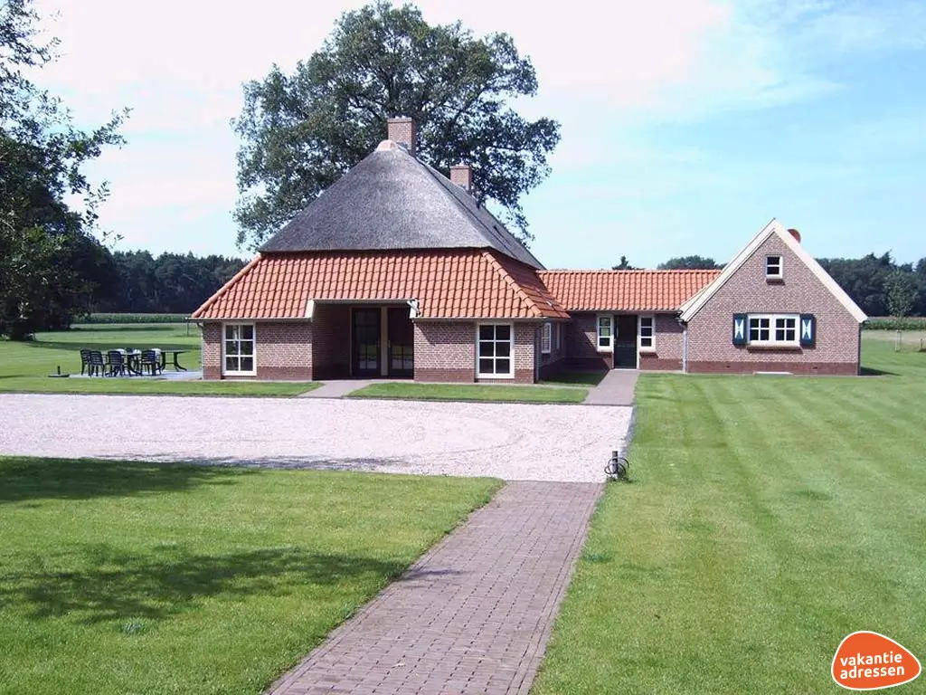 Vakantiewoning in Ommen (Overijssel) voor 19 personen met 8 slaapkamers.