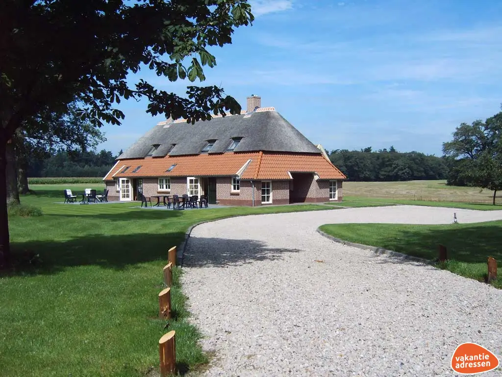 Vakantiewoning in Ommen (Overijssel) voor 19 personen met 8 slaapkamers.
