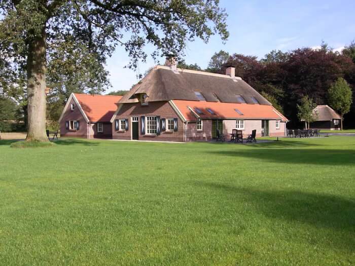 Vakantiewoning in Ommen (Overijssel) voor 19 personen met 8 slaapkamers.