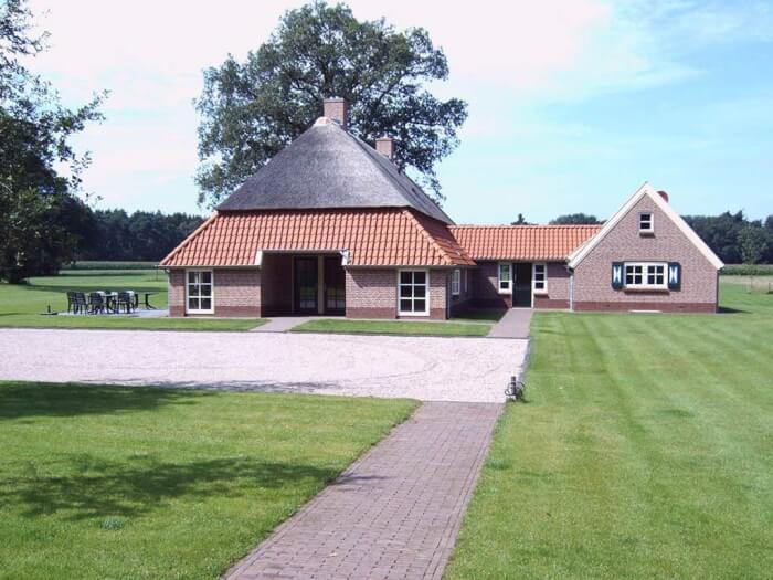 Vakantiewoning in Ommen (Overijssel) voor 19 personen met 8 slaapkamers.