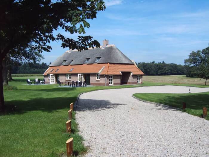 Vakantiewoning in Ommen (Overijssel) voor 19 personen met 8 slaapkamers.
