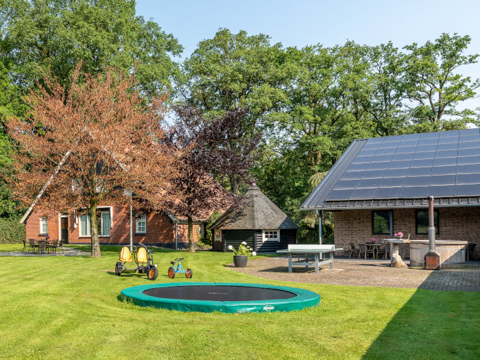 Vakantiewoning in Losser (Overijssel) voor 14 personen met 7 slaapkamers.