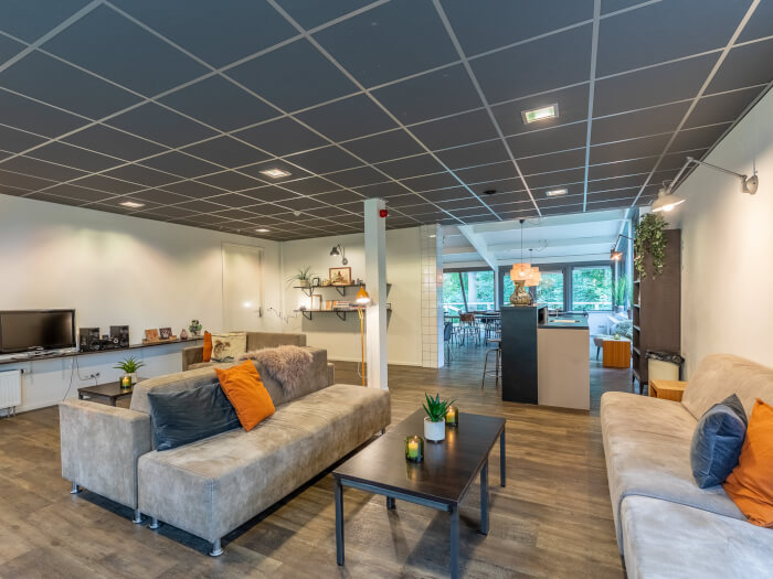 Vakantiewoning in Bakkeveen (Friesland) voor 28 personen met 14 slaapkamers.