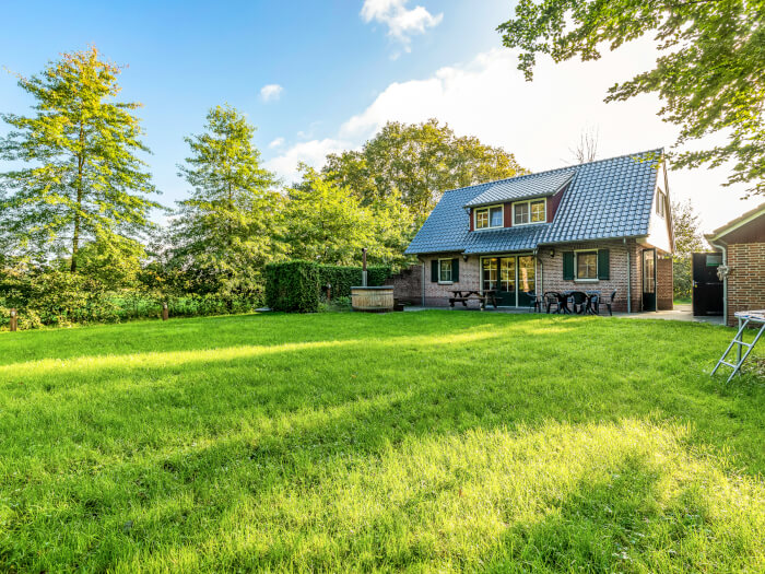 Vakantiewoning in Winterswijk (Gelderland) voor 12 personen met 6 slaapkamers.