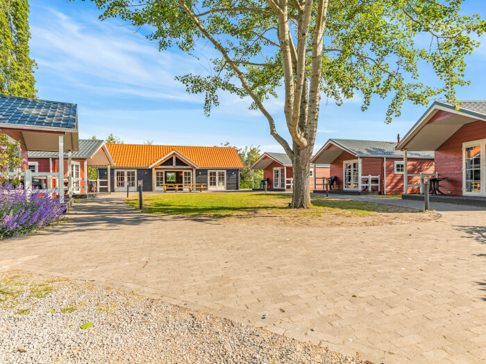 Vakantiewoning in Nunspeet (Gelderland) voor 30 personen met 15 slaapkamers.