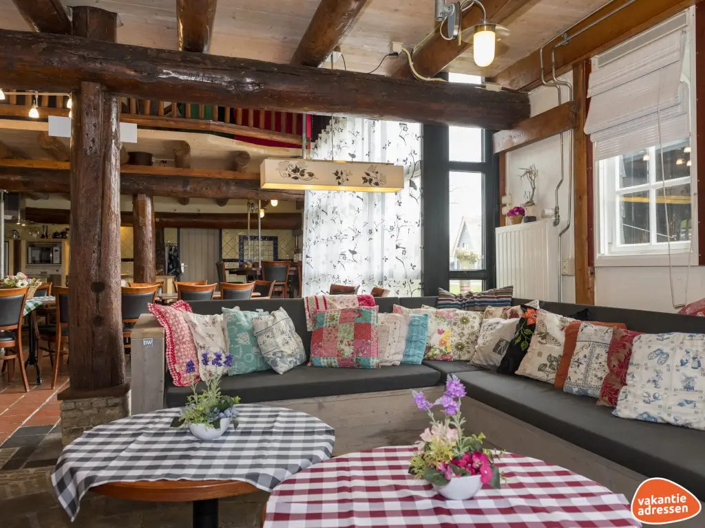 Vakantiewoning in Ottoland (Zuid-Holland) voor 30 personen met 4 slaapkamers.