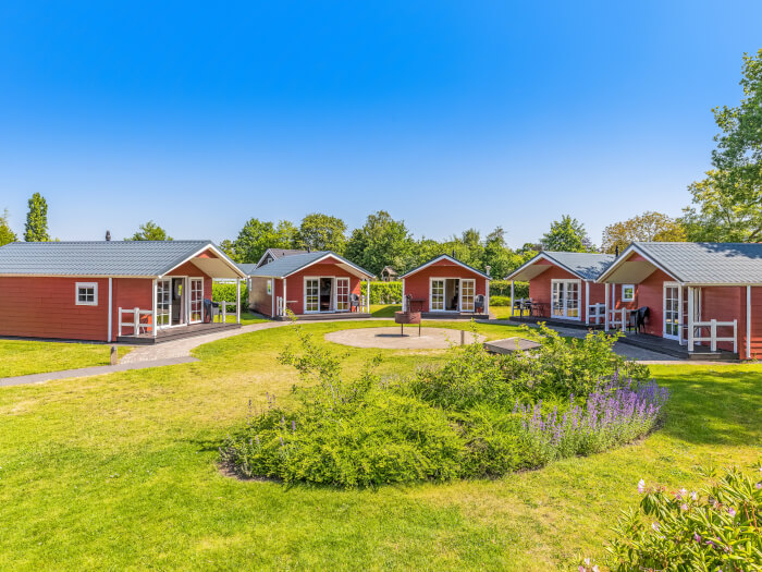 Vakantiewoning in Nunspeet (Gelderland) voor 30 personen met 15 slaapkamers.