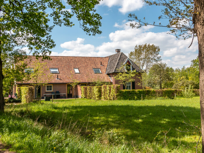 Vakantiewoning in Aalten (Gelderland) voor 23 personen met 10 slaapkamers.