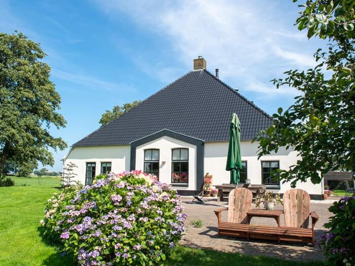 Vakantiewoning in Bantega (Friesland) voor 12 personen met 5 slaapkamers.