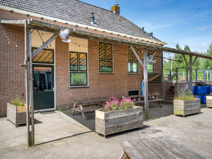 Vakantiewoning in Idskenhuizen (Friesland) voor 22 personen met 2 slaapkamers.