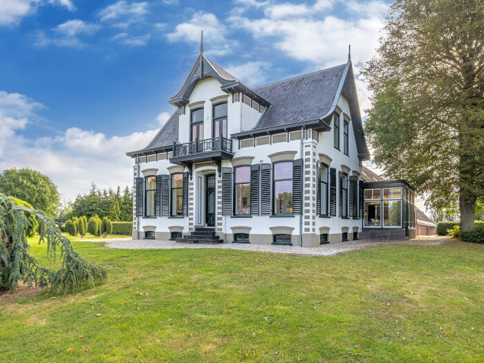 Vakantiewoning in Uithuizermeeden (Groningen) voor 24 personen met 10 slaapkamers.