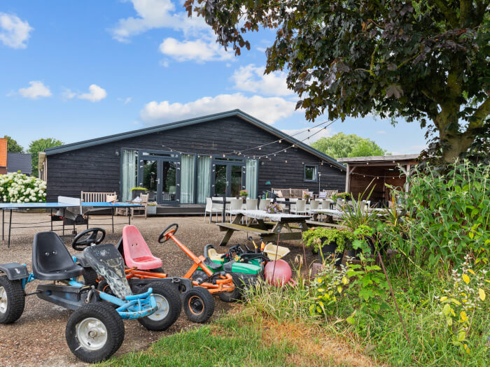 Vakantiewoning in Oosterblokker (Noord-Holland) voor 34 personen met 14 slaapkamers.