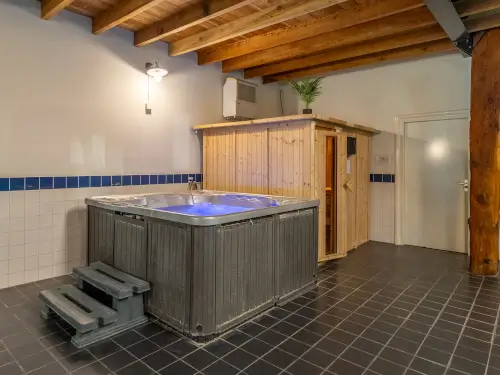 Vakantiehuis inclusief privé binnenzwembad, sauna & bubbelbad