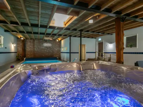 Vakantiehuis inclusief privé binnenzwembad, sauna & bubbelbad