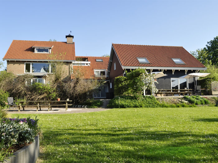 Vakantiewoning in Wissenkerke (Zeeland) voor 20 personen met 9 slaapkamers.