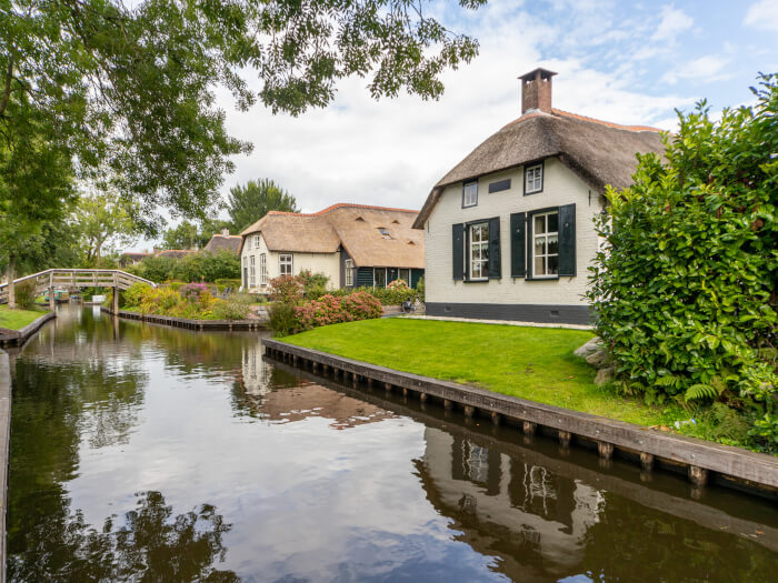 Vakantiewoning in Giethoorn (Overijssel) voor 12 personen met 4 slaapkamers.