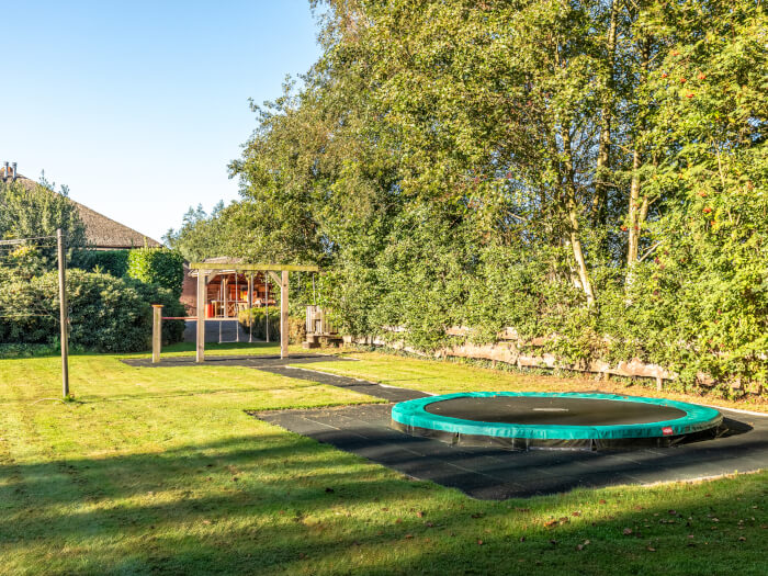 Vakantiewoning in Dwingeloo (Drenthe) voor 30 personen met 13 slaapkamers.