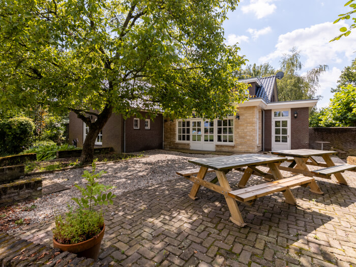 Vakantiewoning in Heythuysen (Limburg) voor 30 personen met 14 slaapkamers.