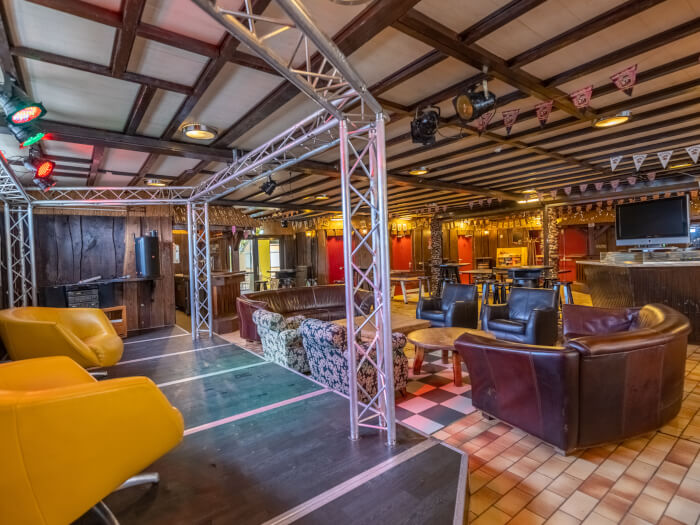 Vakantiewoning in Meijel (Limburg) voor 40 personen met 9 slaapkamers.
