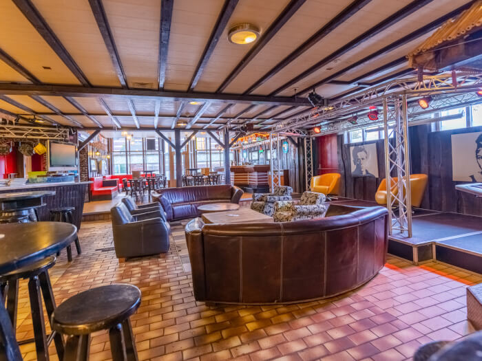 Vakantiewoning in Meijel (Limburg) voor 40 personen met 9 slaapkamers.