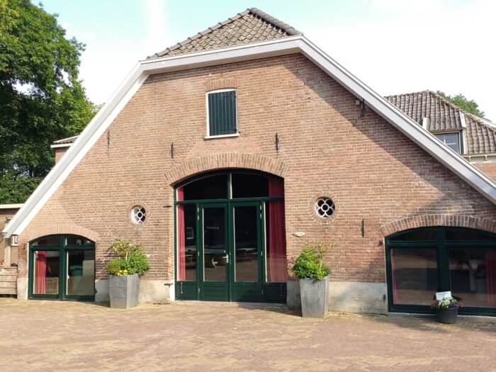 Vakantiewoning in Otterlo (Gelderland) voor 62 personen met 7 slaapkamers.