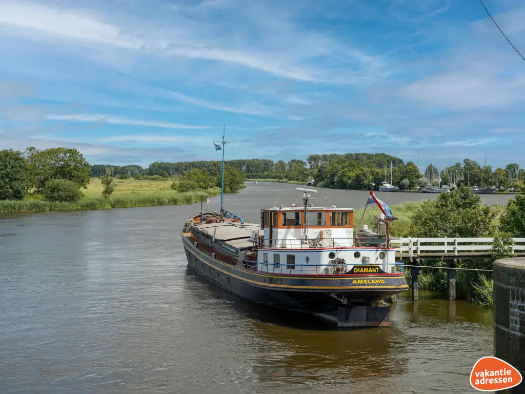 Vakantiewoning in Engwierum (Friesland) voor 16 personen met 7 slaapkamers.