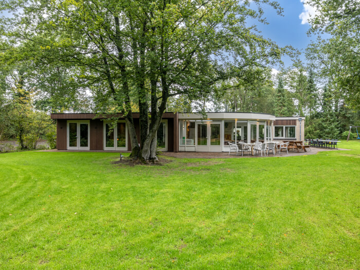 Vakantiewoning in De Bult (Overijssel) voor 35 personen met 10 slaapkamers.