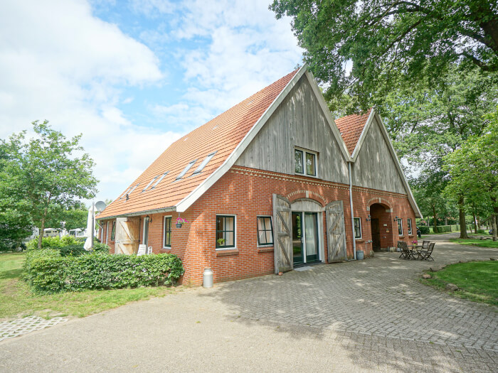 Vakantiewoning in Denekamp (Overijssel) voor 20 personen met 8 slaapkamers.