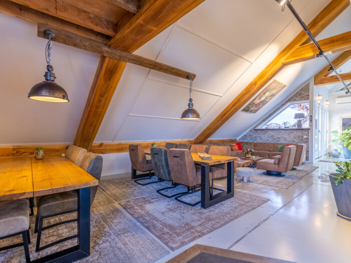 Vakantiewoning in Arnhem (Gelderland) voor 18 personen met 4 slaapkamers.