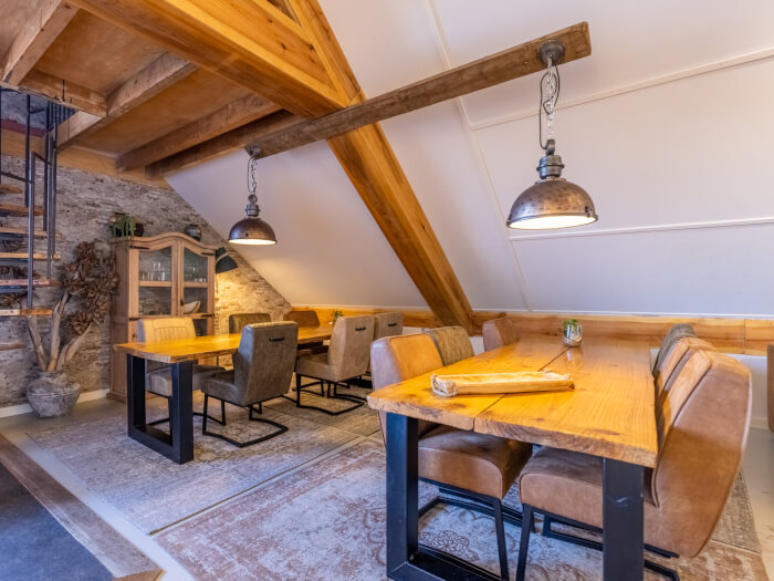 Vakantiewoning in Arnhem (Gelderland) voor 18 personen met 4 slaapkamers.