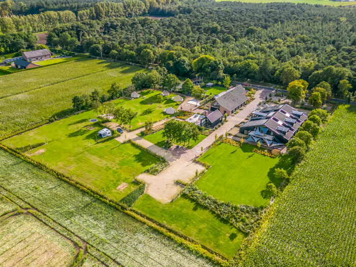 Vakantiewoning in Bergeijk (Noord-Brabant) voor 19 personen met 7 slaapkamers.