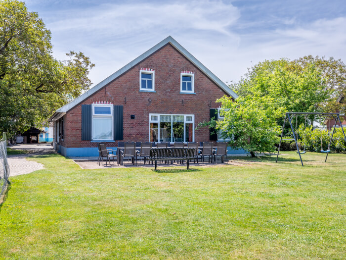 Vakantiewoning in Aalten (Gelderland) voor 18 personen met 9 slaapkamers.