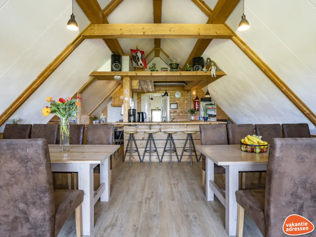 Vakantiewoning in Drogeham (Friesland) voor 18 personen met 8 slaapkamers.