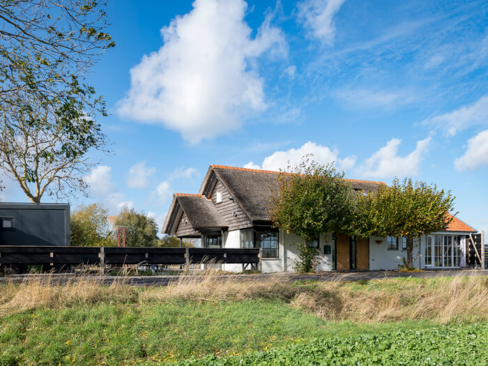 Vakantiewoning in Cadzand (Zeeland) voor 14 personen met 7 slaapkamers.
