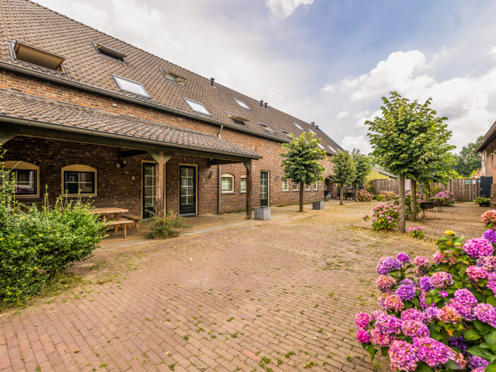 Vakantiewoning in Roermond (Limburg) voor 24 personen met 10 slaapkamers.
