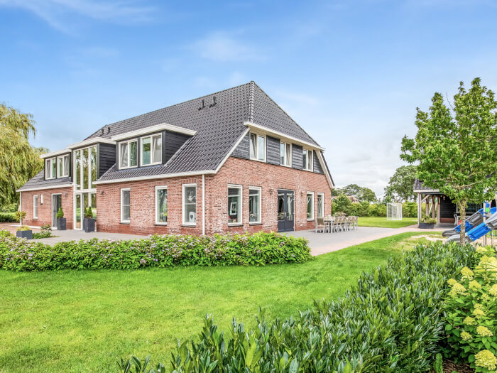 Vakantiewoning in Ane (Overijssel) voor 30 personen met 12 slaapkamers.