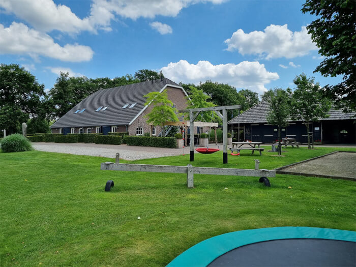 Vakantiewoning in Helenaveen (Noord-Brabant) voor 18 personen met 8 slaapkamers.