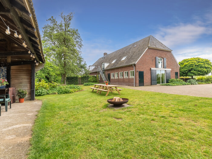 Vakantiewoning in Aalten (Gelderland) voor 18 personen met 7 slaapkamers.