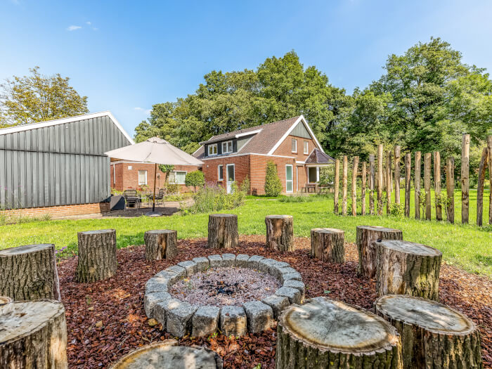 Vakantiewoning in Lattrop-Breklenkamp (Overijssel) voor 10 personen met 4 slaapkamers.