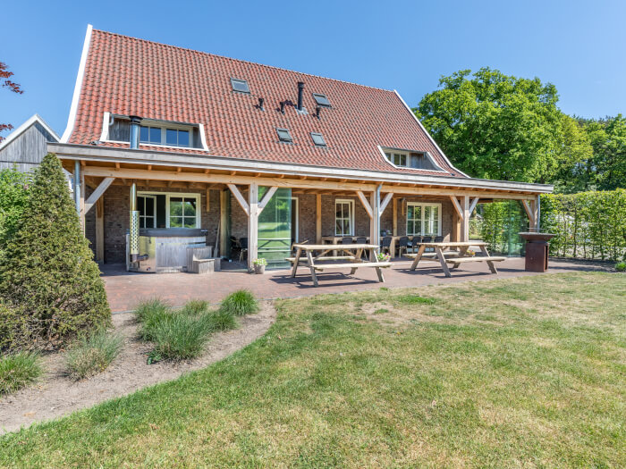 Vakantiewoning in de Lutte (Overijssel) voor 20 personen met 8 slaapkamers.