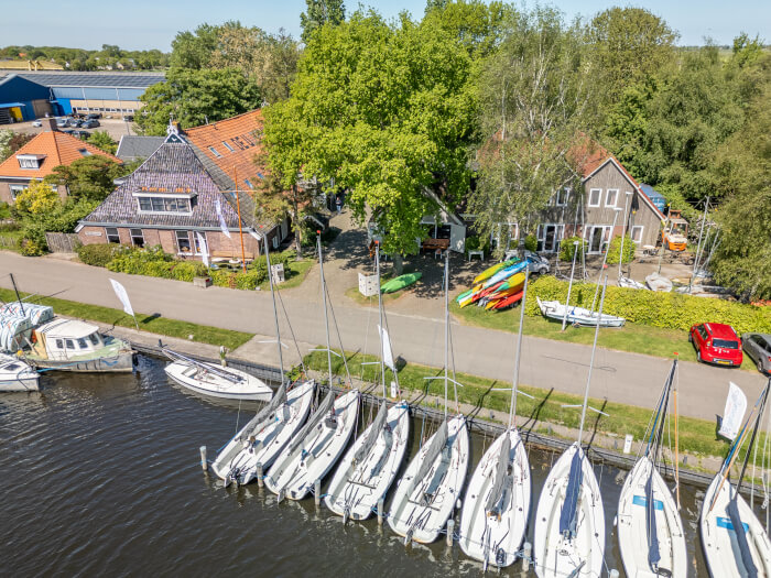 Vakantiewoning in Balk (Friesland) voor 32 personen met 6 slaapkamers.