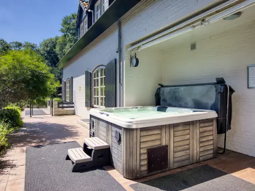Luxe vakantievilla met sauna, bubbelbad en recreatiekelder