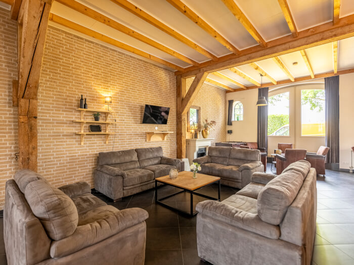 Vakantiewoning in Echteld (Gelderland) voor 20 personen met 7 slaapkamers.