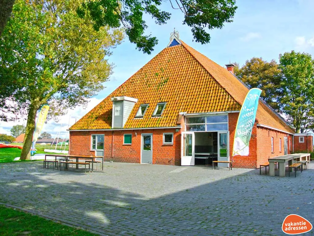 Vakantiewoning in Oudega (Friesland) voor 65 personen met 9 slaapkamers.