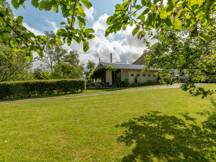 Vakantiewoning in Holwerd (Friesland) voor 19 personen met 6 slaapkamers.